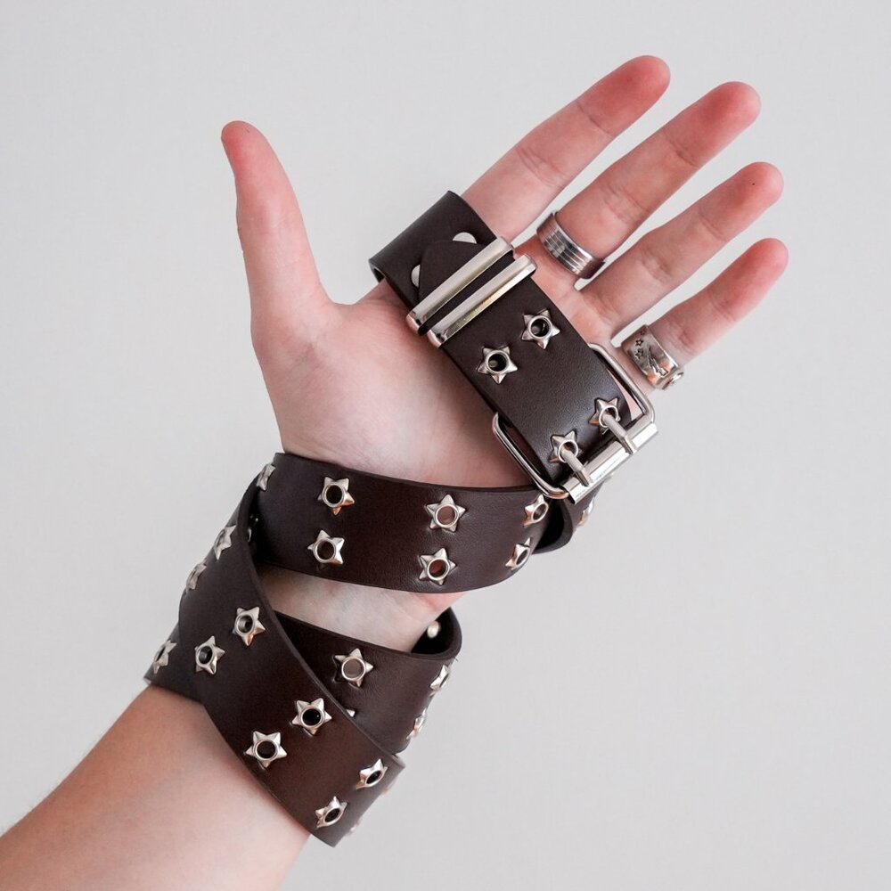y2k star grommet brown double hole belt — punk scene emo style - Picture 4 of 9